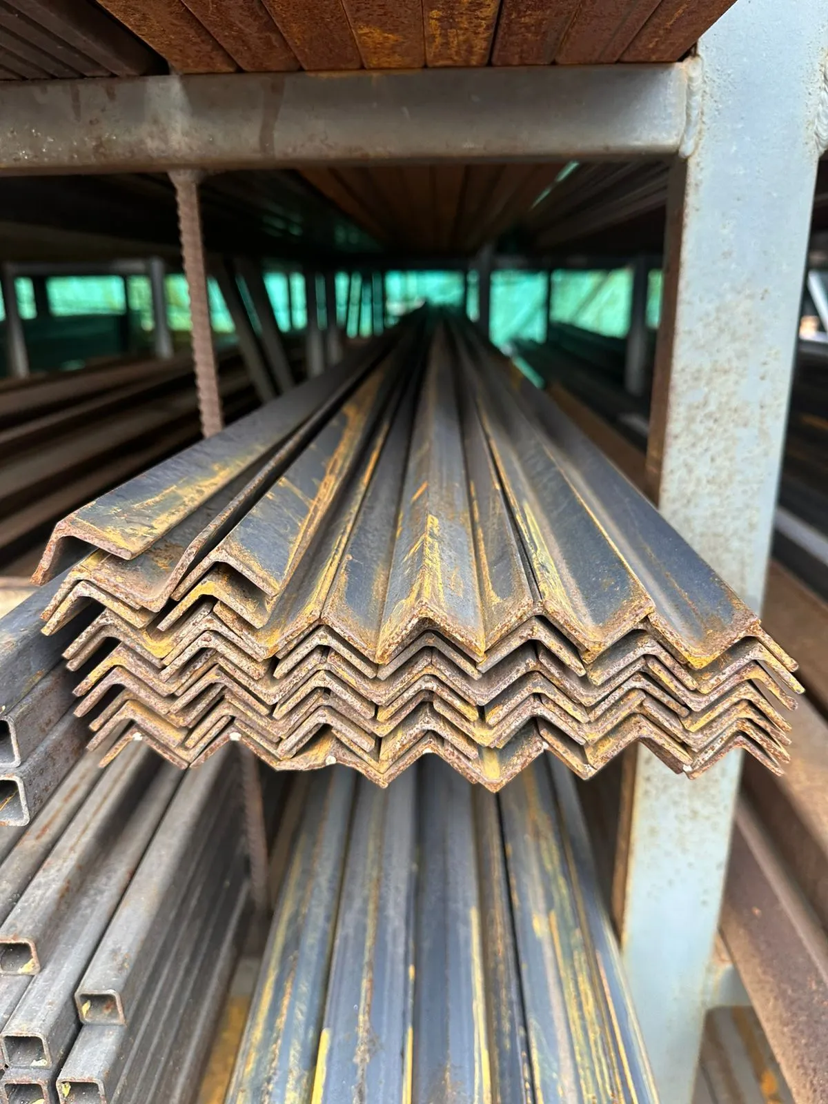 Купить Уголок 25х25х3 мм