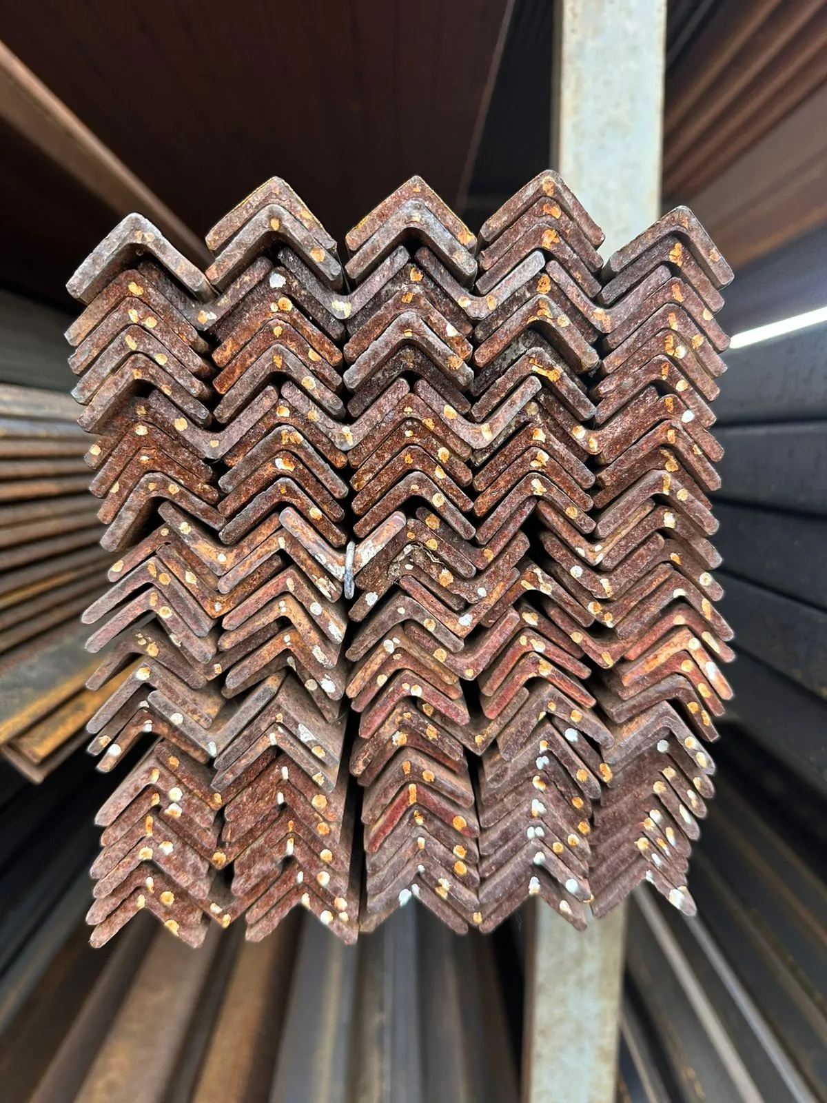 Купить Уголок 25х25х4 мм