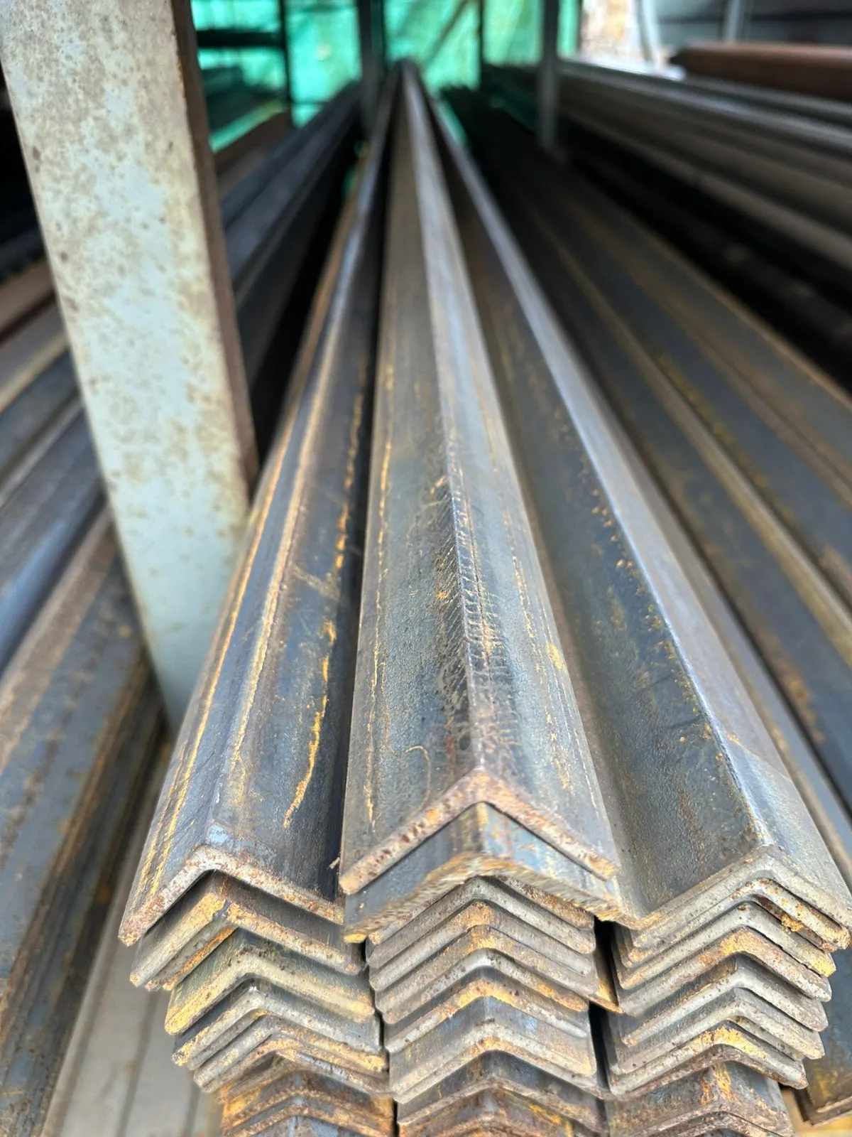 Купить Уголок 40х40х4 мм