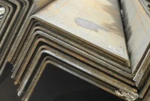 Уголок стальной 125х80 мм