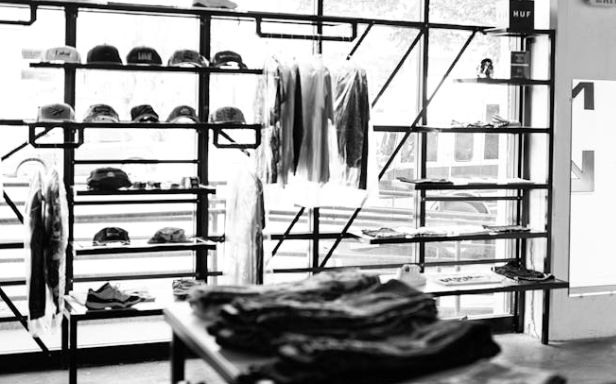 Уголок для полок и стеллажей