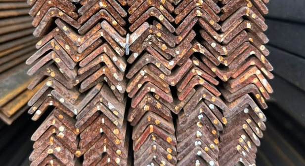 Уголок для обвязки каркаса