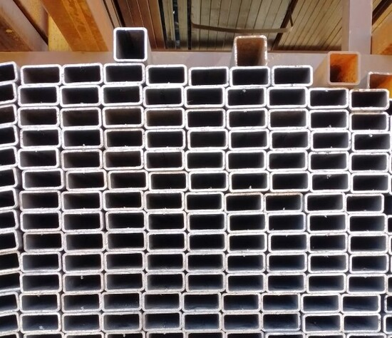 Труба прямоугольная для навесов, ферм и лестниц