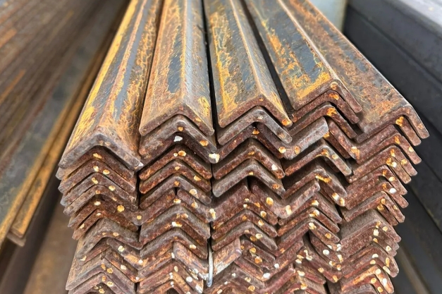 Уголок равнополочный по ГОСТ в Москве все размеры